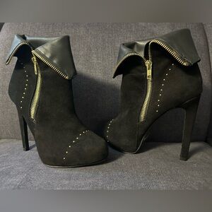 New Express Women’s Black Suede Bootie Size 6.5